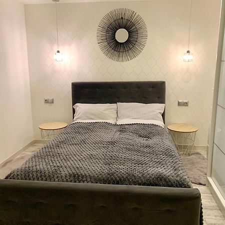 Uroczy Apartament Z Patio Szczecin Ngoại thất bức ảnh